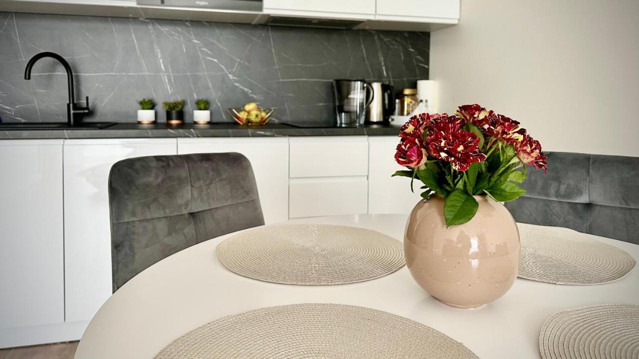 Apartament Elegant 2 Przemysl Bagian luar foto